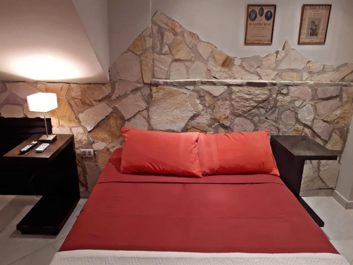 "Nueva La Grappa" Hotel & Posada Алтус Экстерьер фото
